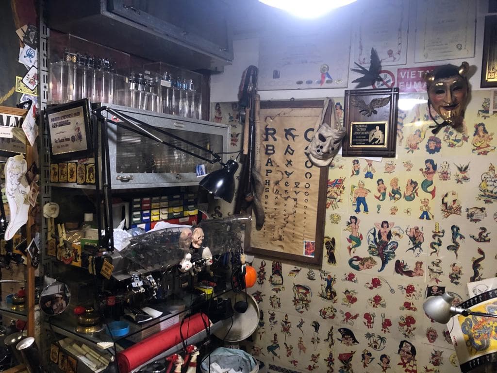 Interior del estudio de tatuajes